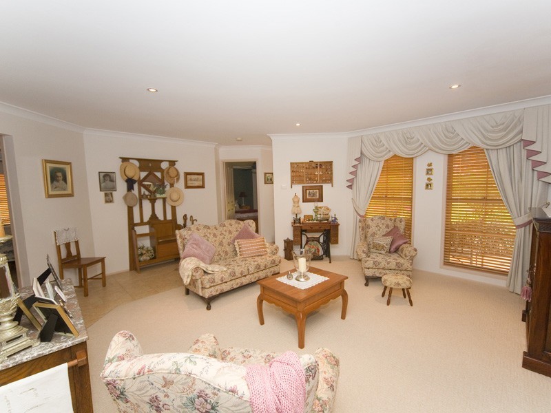 16 Campbell Street, Thirlmere NSW 2572