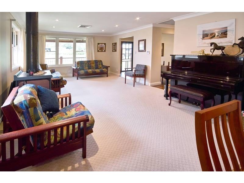 9 Albert Avenue, Thirlmere NSW 2572