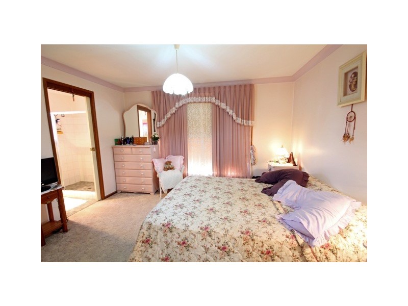 42 Westbourne Avenue, Thirlmere NSW 2572