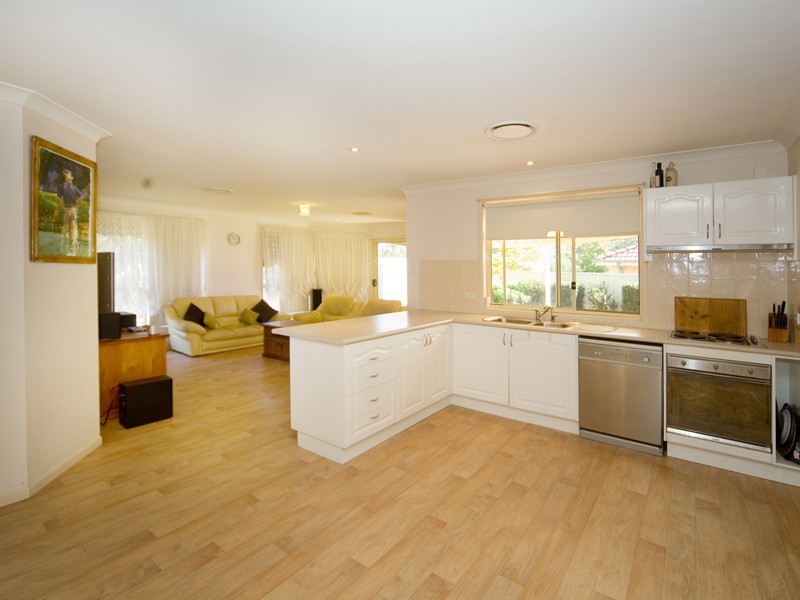 9 Castlereagh Street, Tahmoor NSW 2573