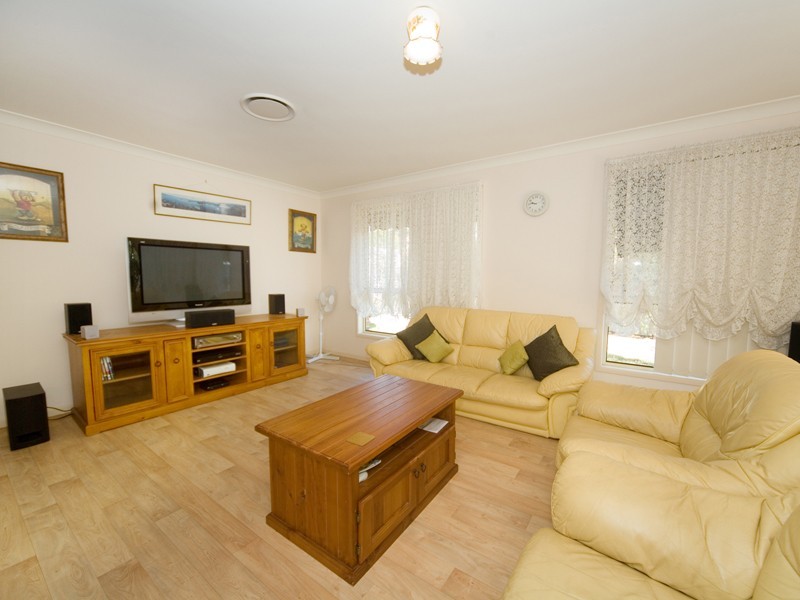 9 Castlereagh Street, Tahmoor NSW 2573