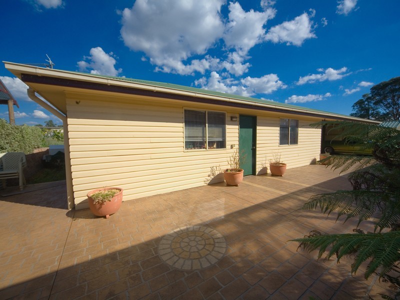 10 Richardson Street, Thirlmere NSW 2572