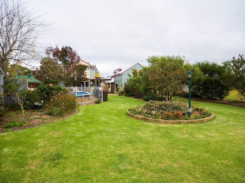 60 Carlton Road, Thirlmere NSW 2572