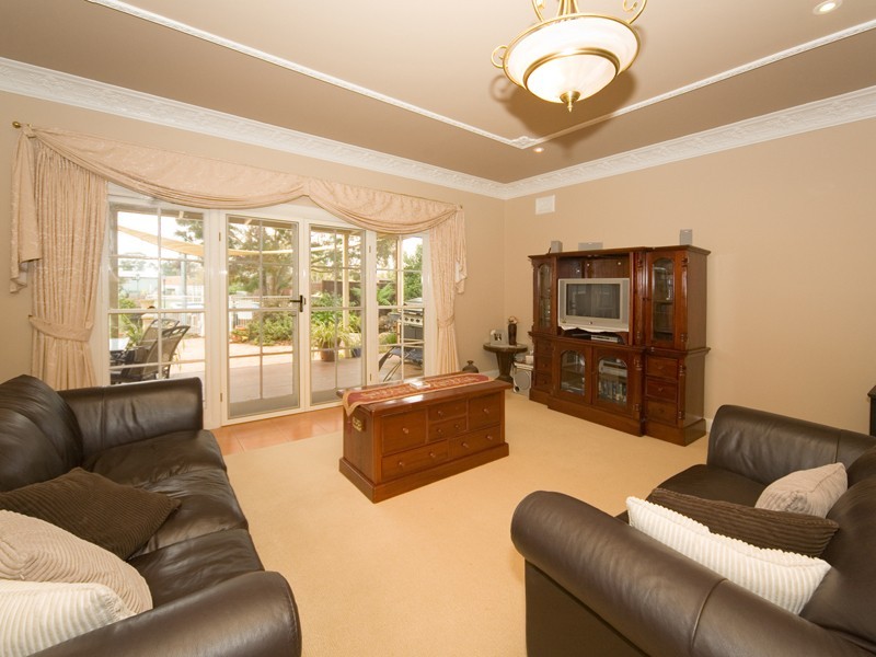 60 Carlton Road, Thirlmere NSW 2572
