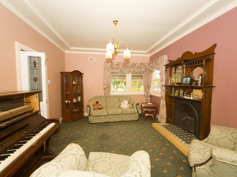 60 Carlton Road, Thirlmere NSW 2572