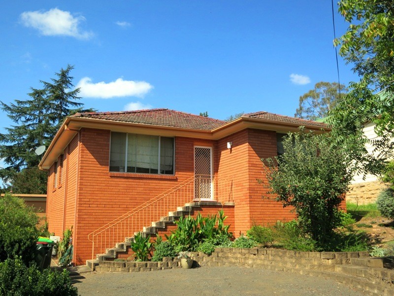 12 Picton Ave, Picton NSW 2571