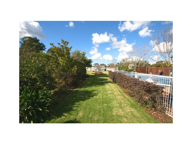 60 Carlton Road, Thirlmere NSW 2572