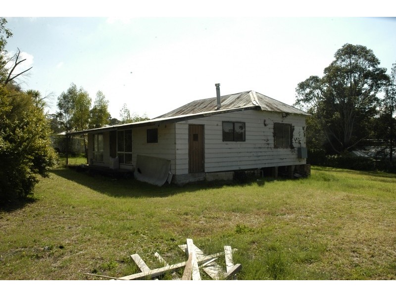 12 River Road, Tahmoor NSW 2573