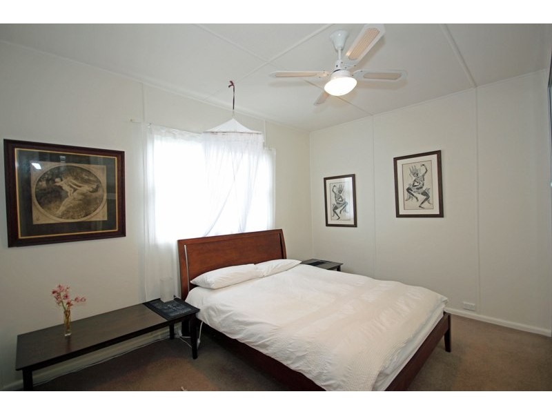 8 Railside Avenue, Bargo NSW 2574