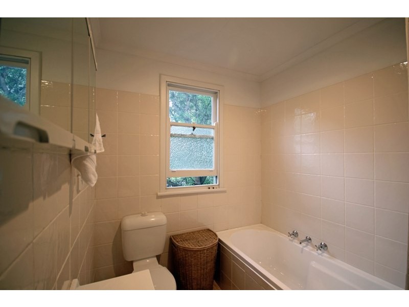 8 Railside Avenue, Bargo NSW 2574