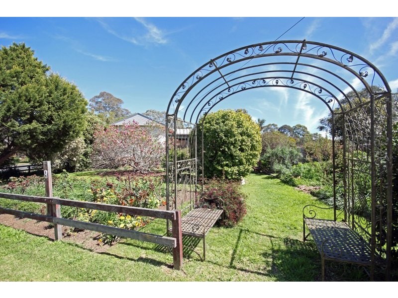 8 Railside Avenue, Bargo NSW 2574