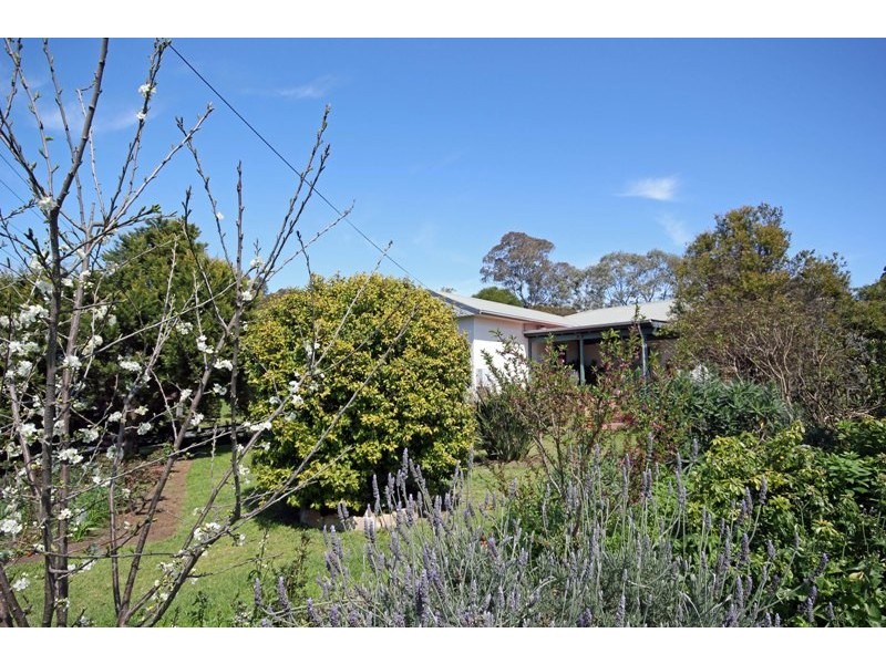 8 Railside Avenue, Bargo NSW 2574
