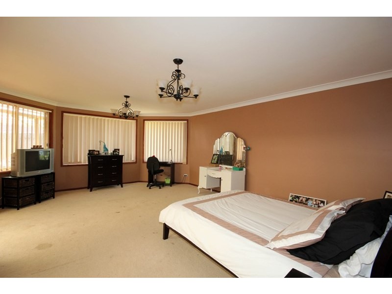 10 Wren Place, Thirlmere NSW 2572