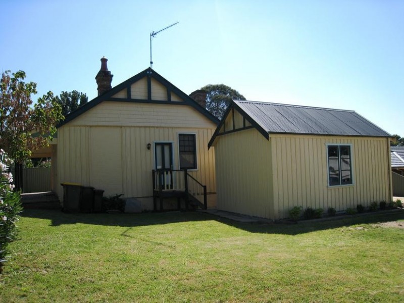 391 Thirlmere Way, Thirlmere NSW 2572