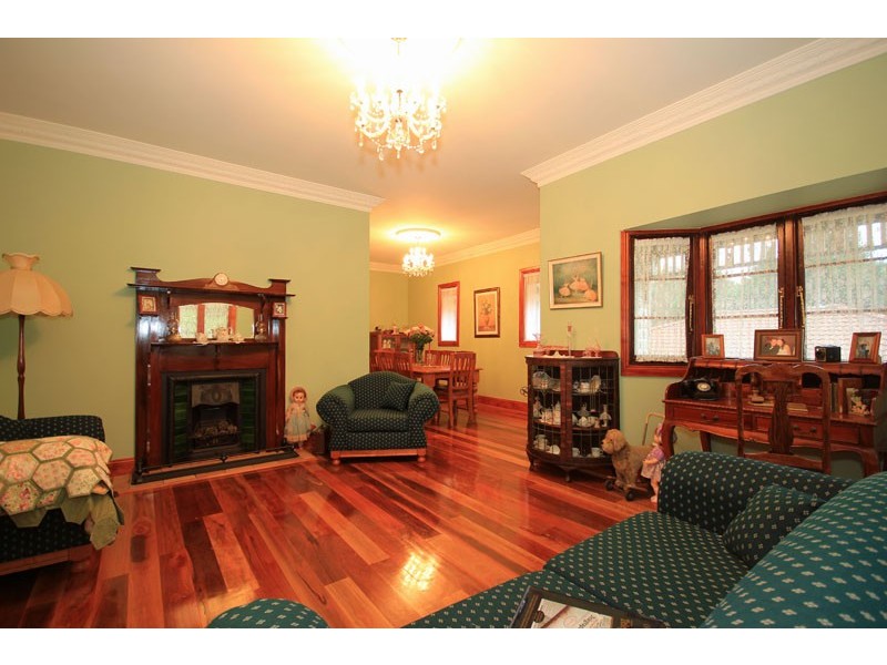 7 Carlton Road, Thirlmere NSW 2572