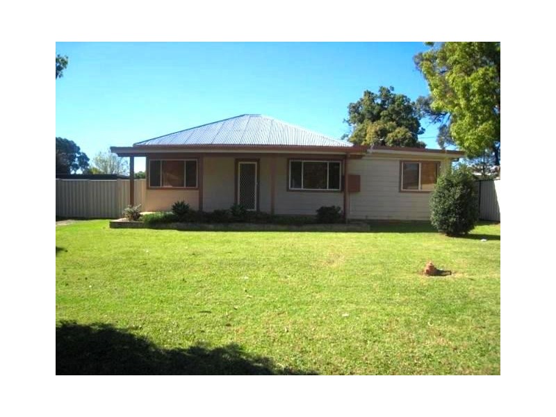 64 Carlton Road, Thirlmere NSW 2572