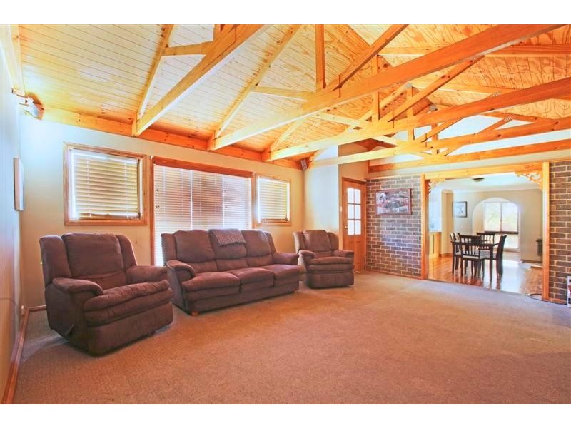 5 Pearce Street, Hill Top NSW 2575