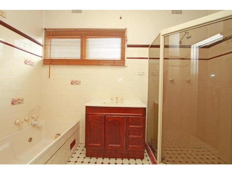 16 Picton Avenue, Picton NSW 2571