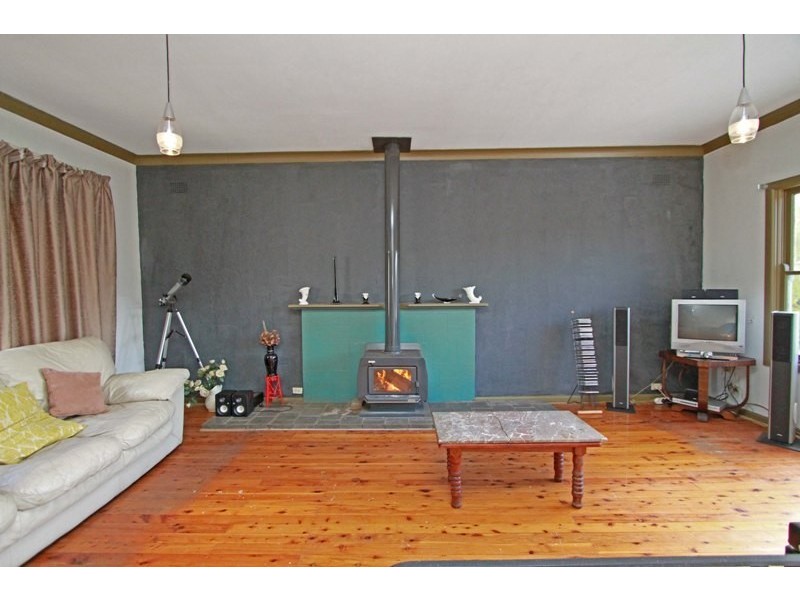 16 Picton Avenue, Picton NSW 2571