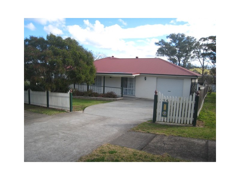 14 Dunlop Place, Picton NSW 2571