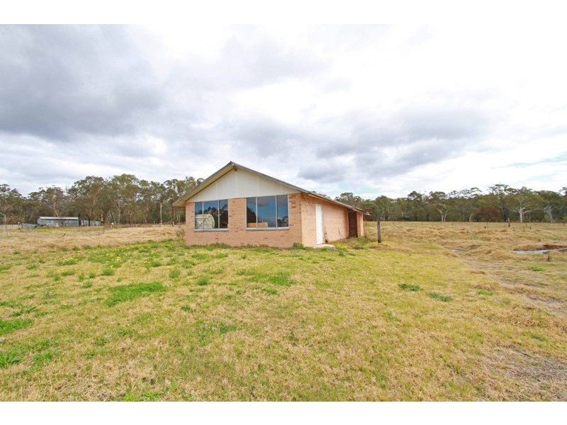 205 Oaks Road, Thirlmere NSW 2572