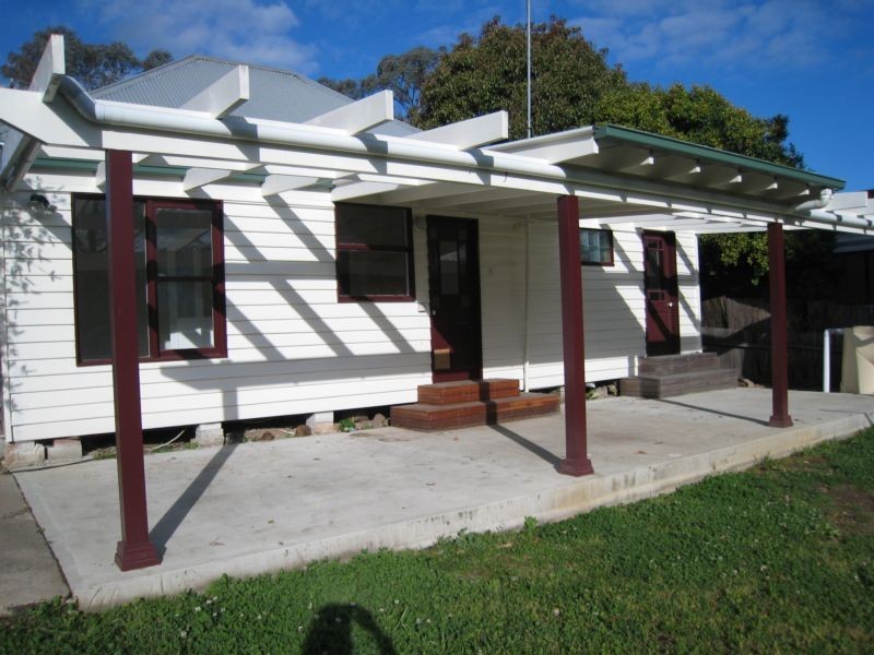 15 Campbell Steret, Picton NSW 2571