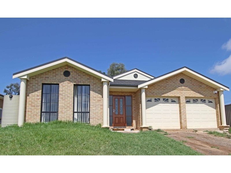 4 Thompson Place, Tahmoor NSW 2573