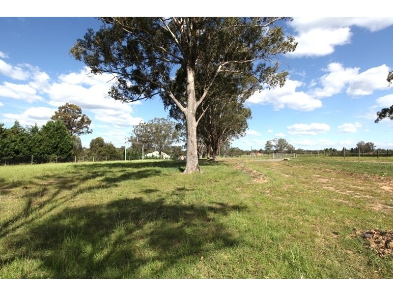 137 Lyrebird Road, Pheasants Nest NSW 2574