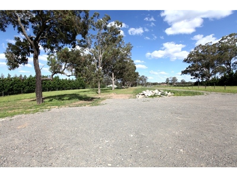 137 Lyrebird Road, Pheasants Nest NSW 2574