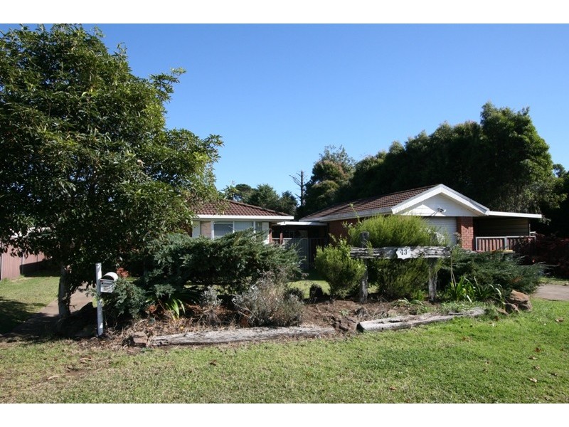 43 Westbourne Avenue, Thirlmere NSW 2572