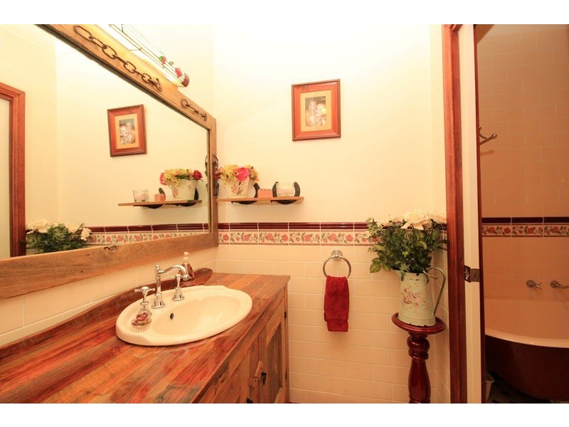 5 Lakesland Road, Thirlmere NSW 2572