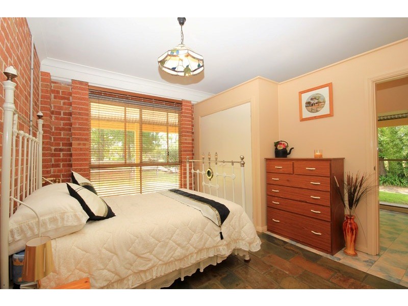 5 Lakesland Road, Thirlmere NSW 2572