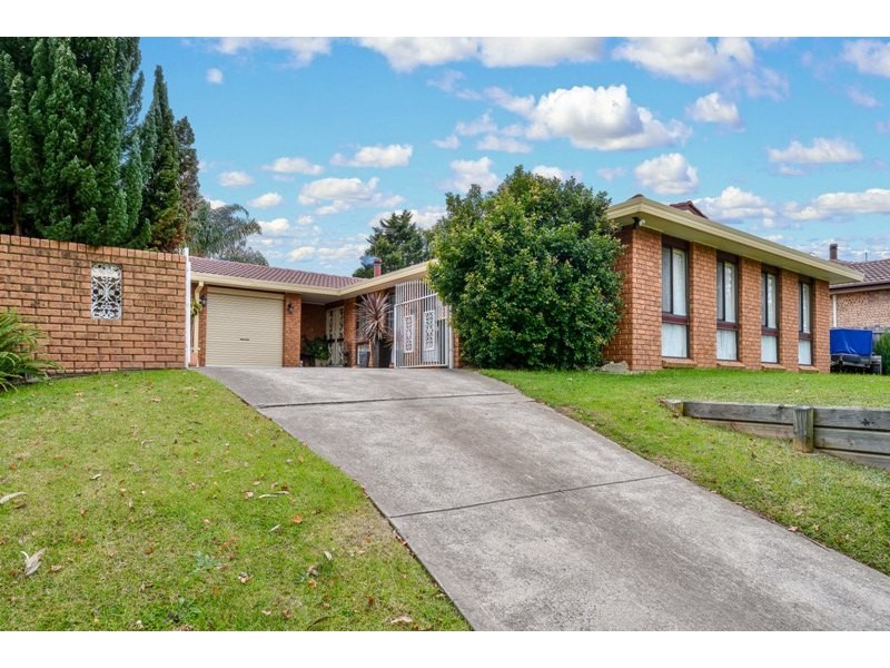 11 Cedar Place, The Oaks NSW 2570