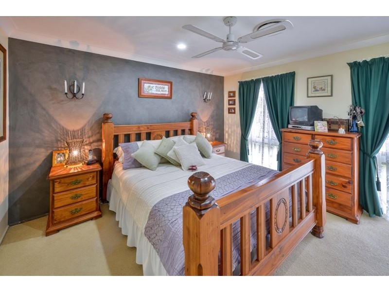 11 Cedar Place, The Oaks NSW 2570