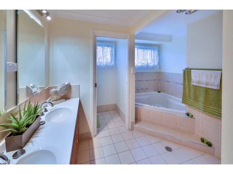 11 Cedar Place, The Oaks NSW 2570