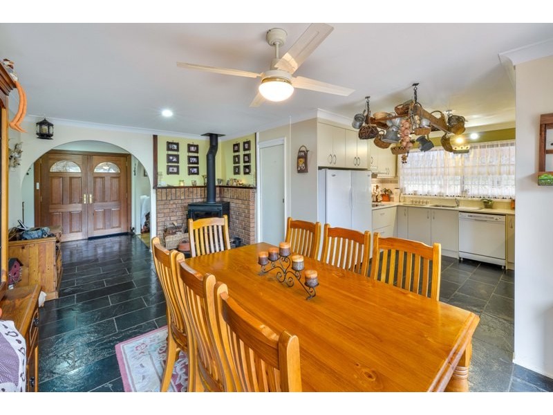 11 Cedar Place, The Oaks NSW 2570