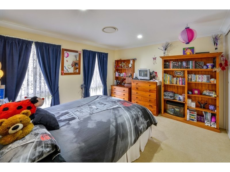 11 Cedar Place, The Oaks NSW 2570