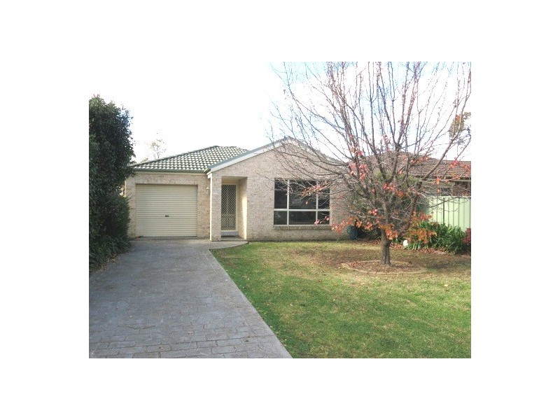 2/323 Thirlmere Way, Thirlmere NSW 2572