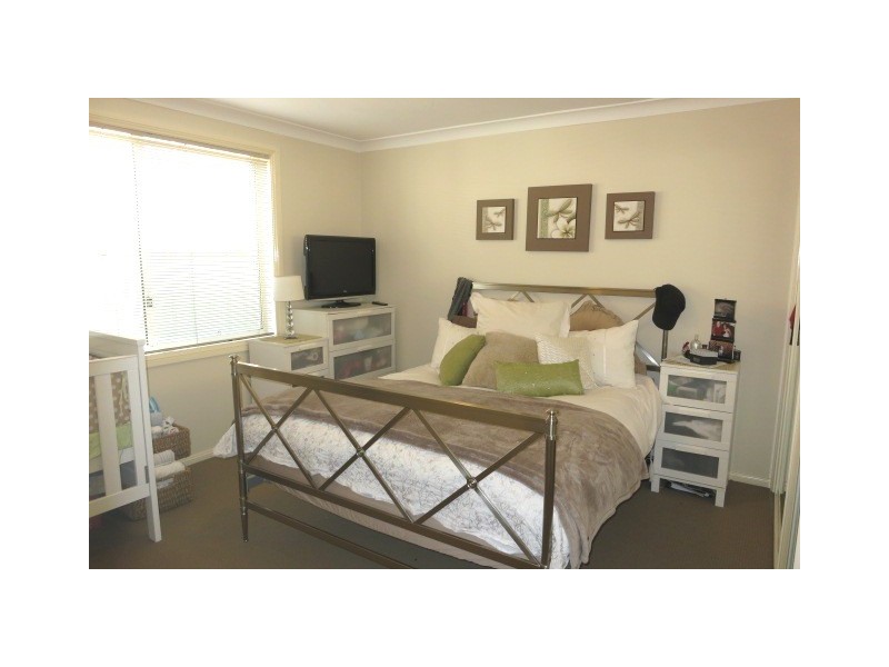 2/323 Thirlmere Way, Thirlmere NSW 2572