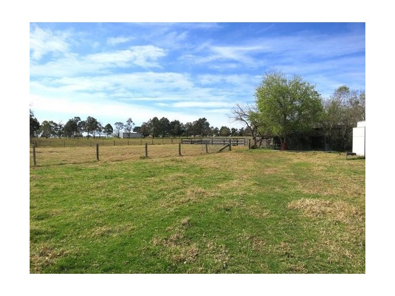 95 Nightingale Road, Pheasants Nest NSW 2574