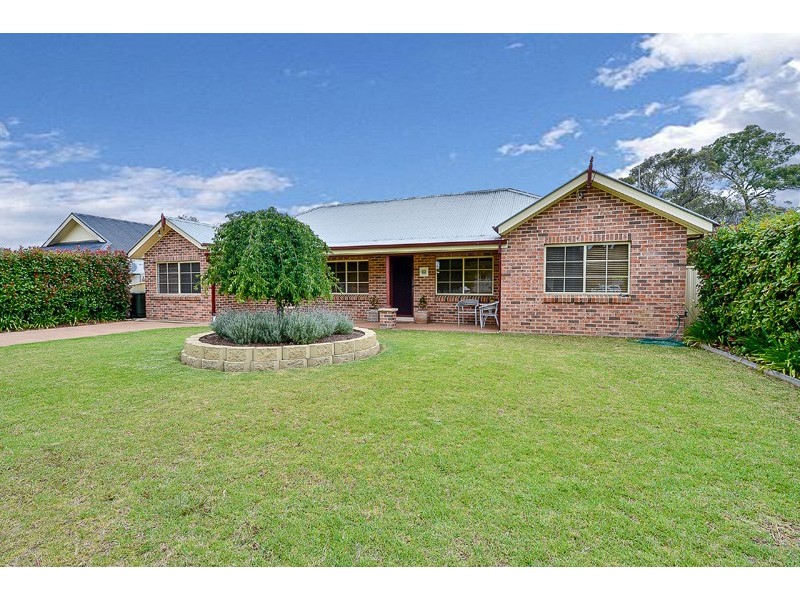 2A Mason Street, Thirlmere NSW 2572