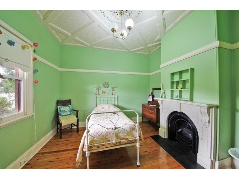 2 Campbell Street, Picton NSW 2571