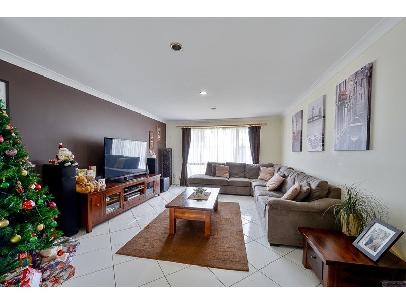 8 Charles Street, Hill Top NSW 2575