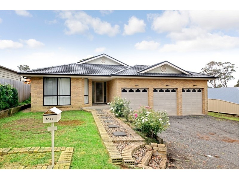 8 Charles Street, Hill Top NSW 2575