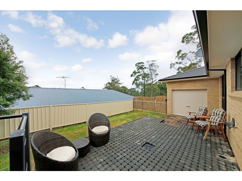 8 Charles Street, Hill Top NSW 2575