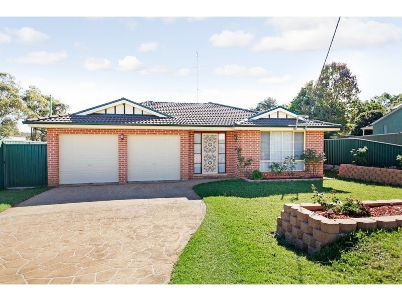 33 Carlton Road, Thirlmere NSW 2572