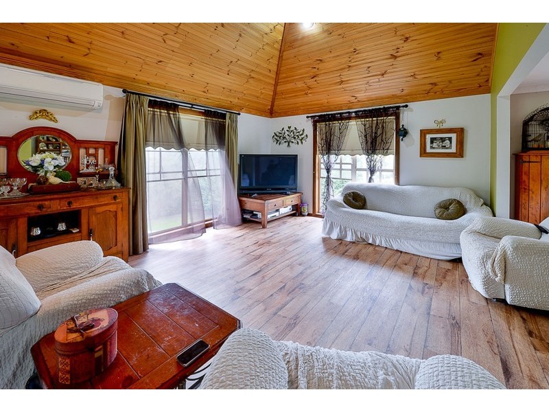 8 Jarvisfield Road, Picton NSW 2571