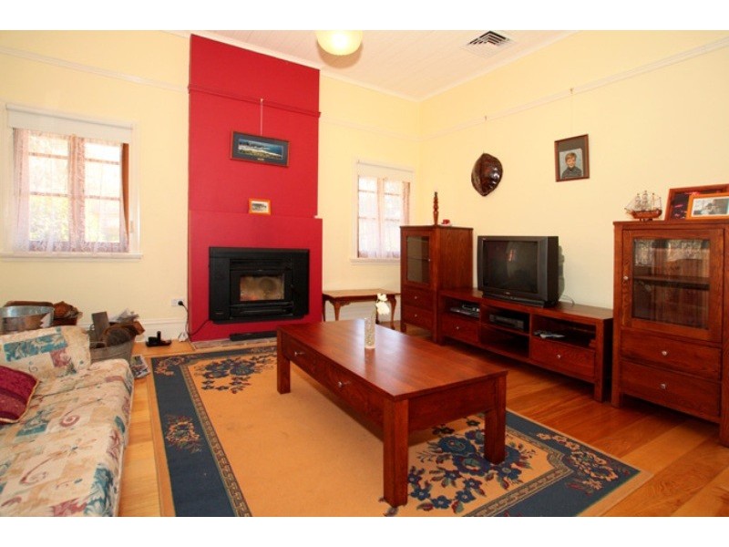 4 Elizabeth Street, Picton NSW 2571