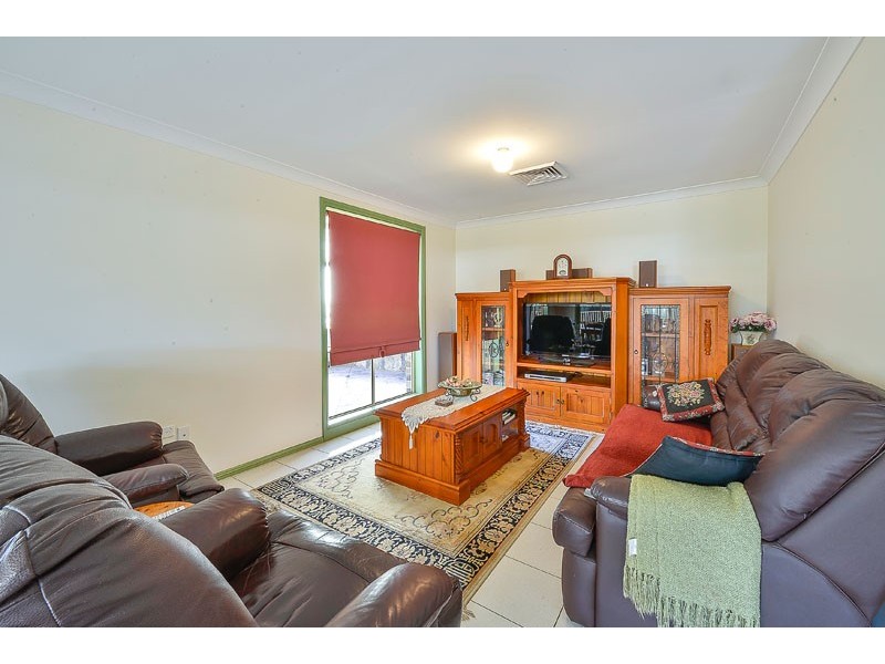 48 Merlin Street, The Oaks NSW 2570