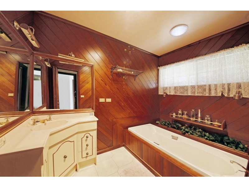 16 Elizabeth Way, Hill Top NSW 2575